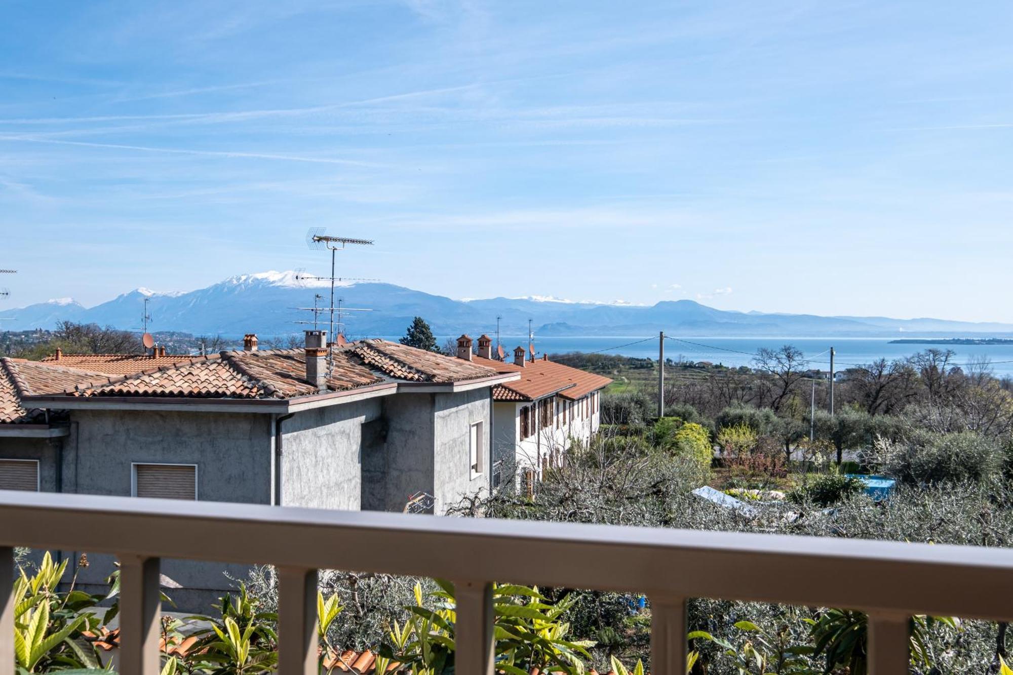 Il Lago Dei Sogni - Stupenda Vista Lago E Colline Barcuzzi Exterior photo