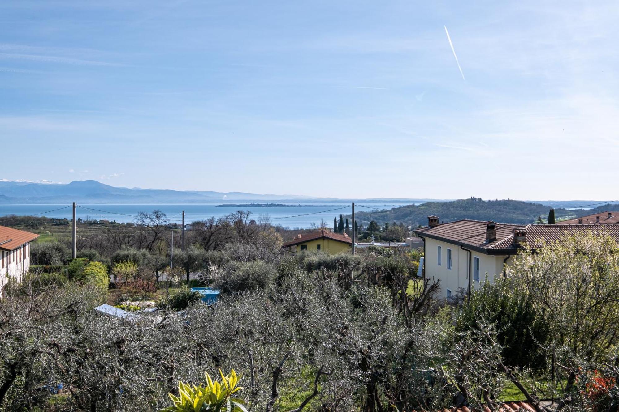 Il Lago Dei Sogni - Stupenda Vista Lago E Colline Barcuzzi Exterior photo